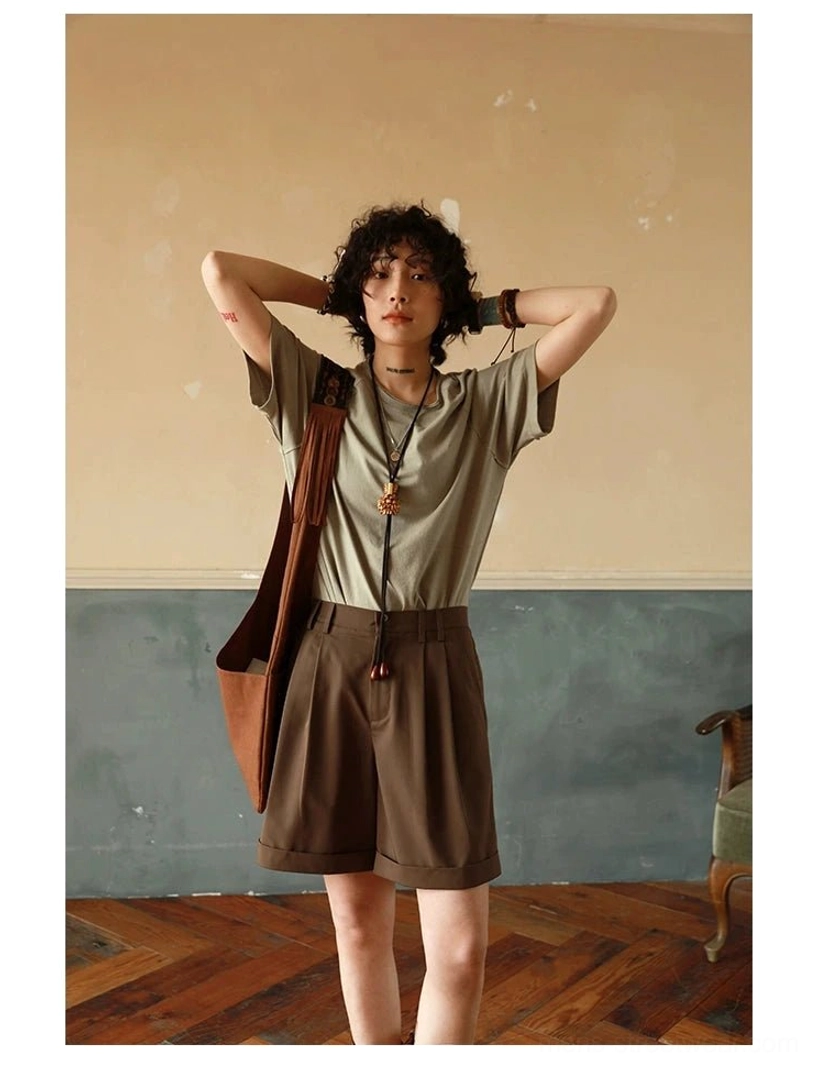 Acubi-inspired raglan sleeve T-shirt with minimalist construction, relaxed fit, and everyday Korean streetwear appeal