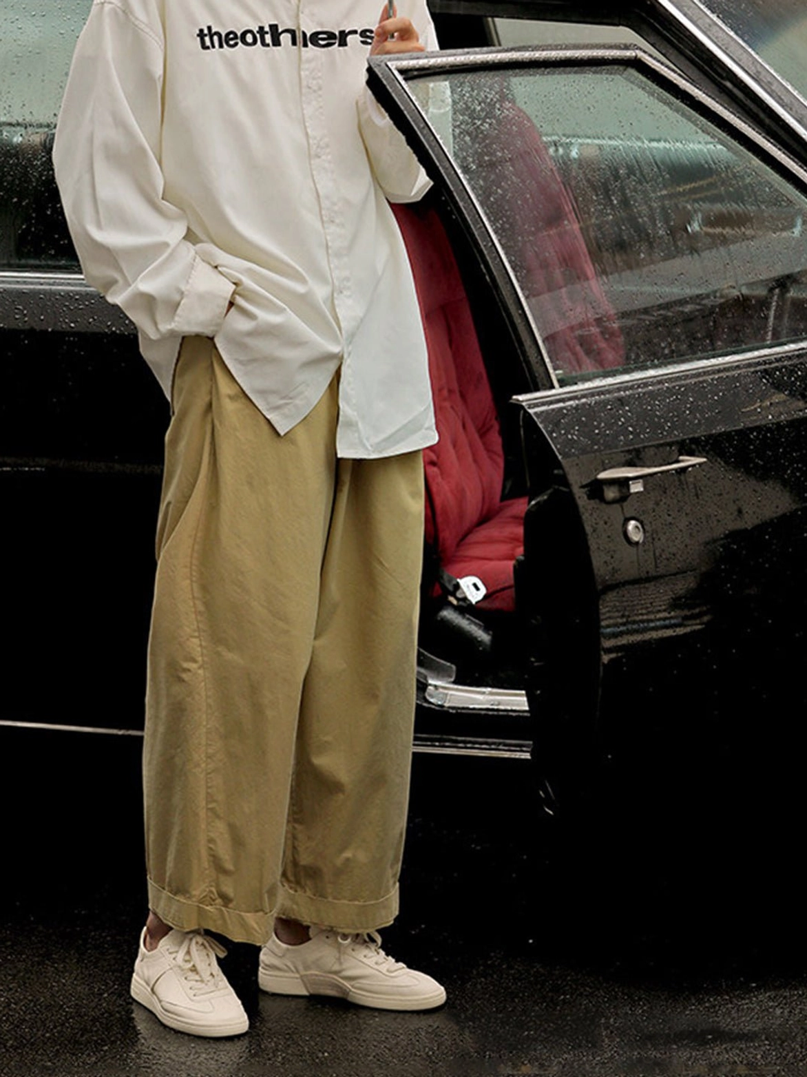 All-white cowhide leather streetwear sneakers styled with an oversized shirt and wide-leg khaki pants in a relaxed daily outfit