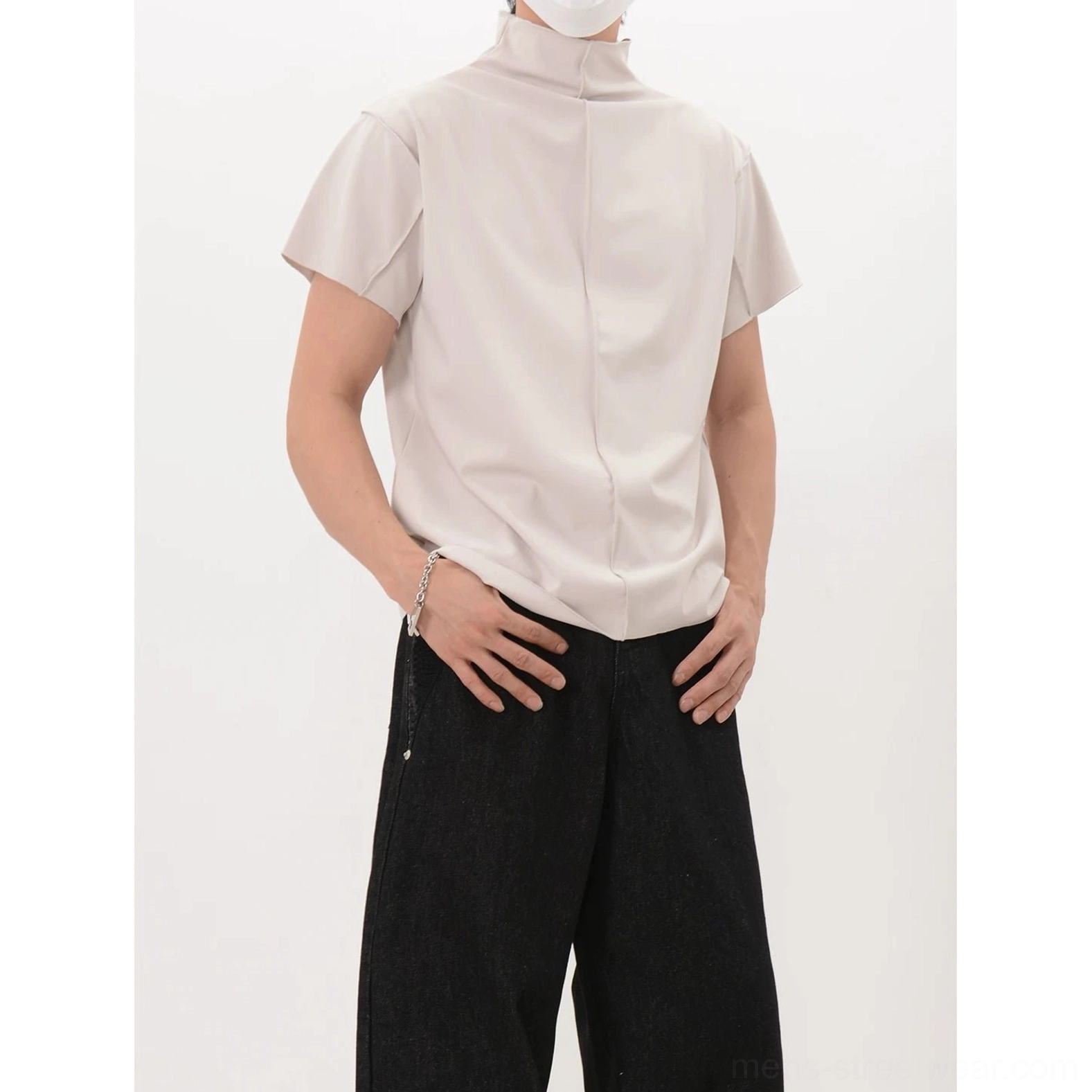 Apricot back seam mock neck shirt with short sleeves and relaxed Korean streetwear silhouette