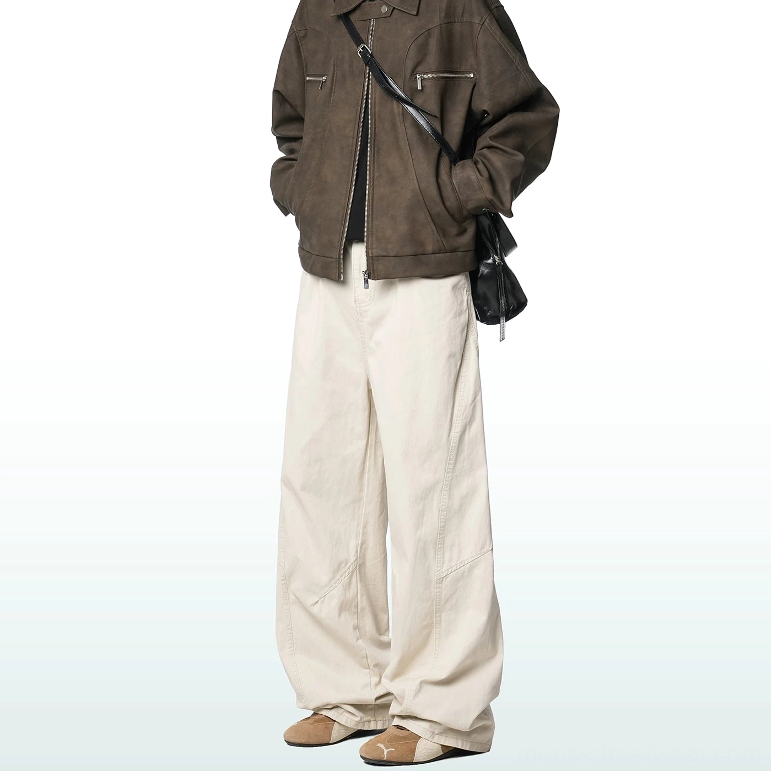 Beige wide-leg cotton cargo trousers with a relaxed utility silhouette, versatile for neutral-toned streetwear, casual layering and Seoul-inspired outfits