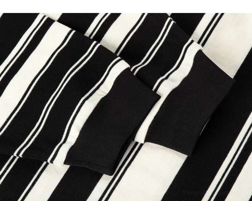 Relaxed oversized black and apricot striped crew neck tee suitable for Seoul street fashion layering