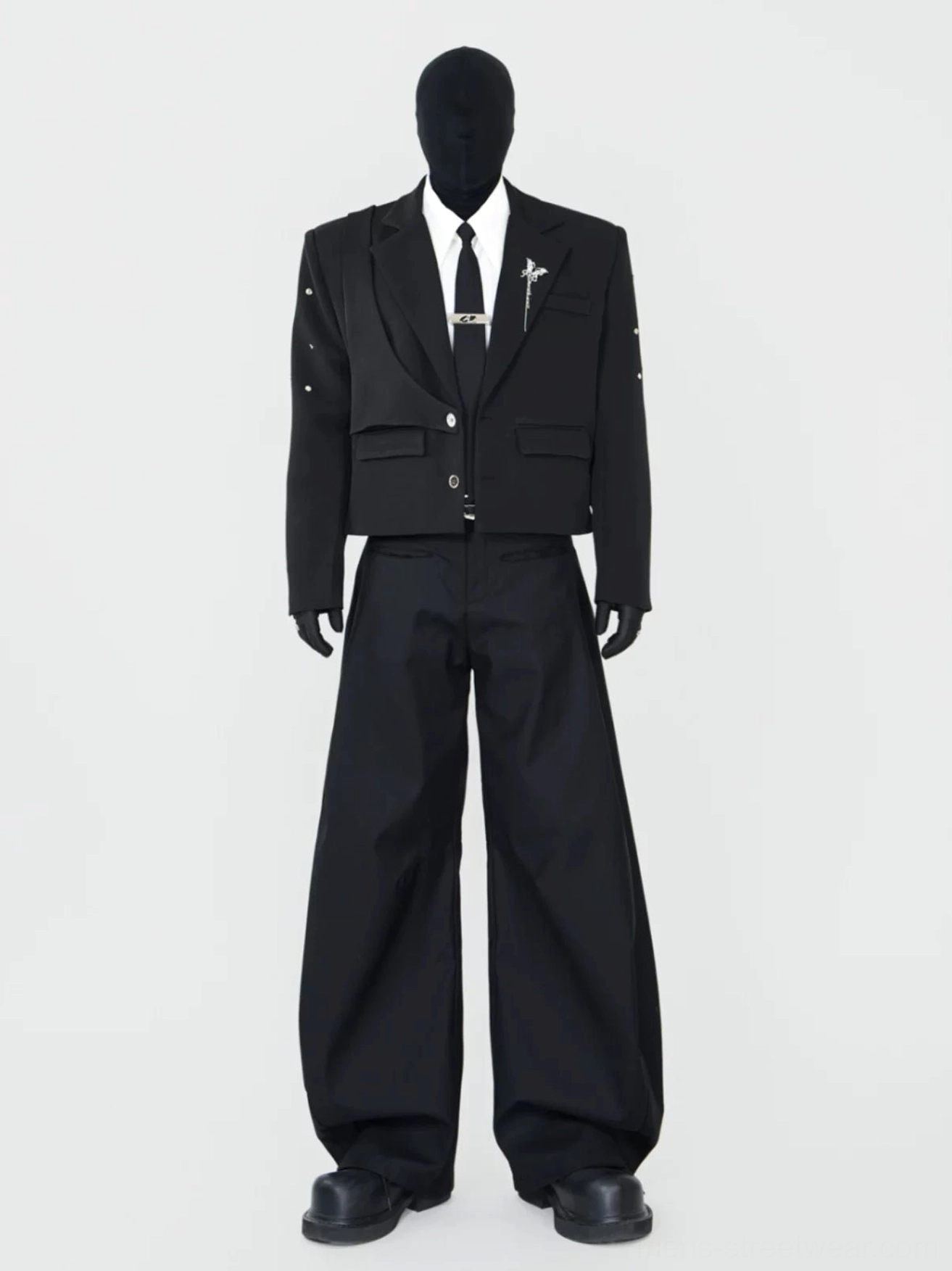 Black cropped blazer outfit styled with wide-leg trousers and necktie, showing formal Korean streetwear tailoring and layered avant-garde proportions