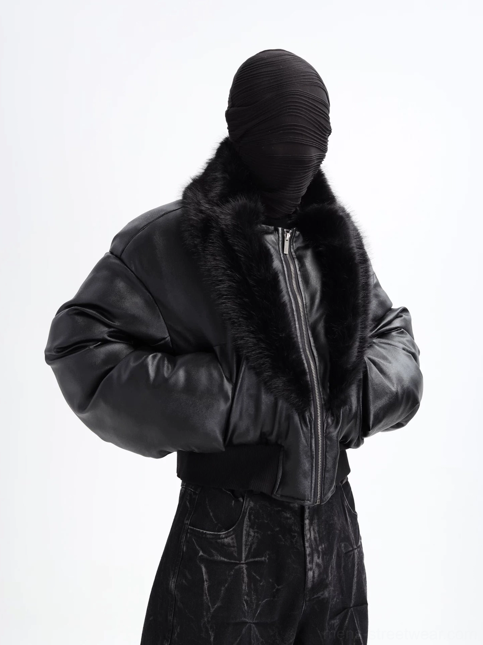 Three-quarter front view of a black faux fur collar cropped puffer jacket with padded bomber silhouette, ribbed hem, wide sleeves, and Seoul streetwear styling