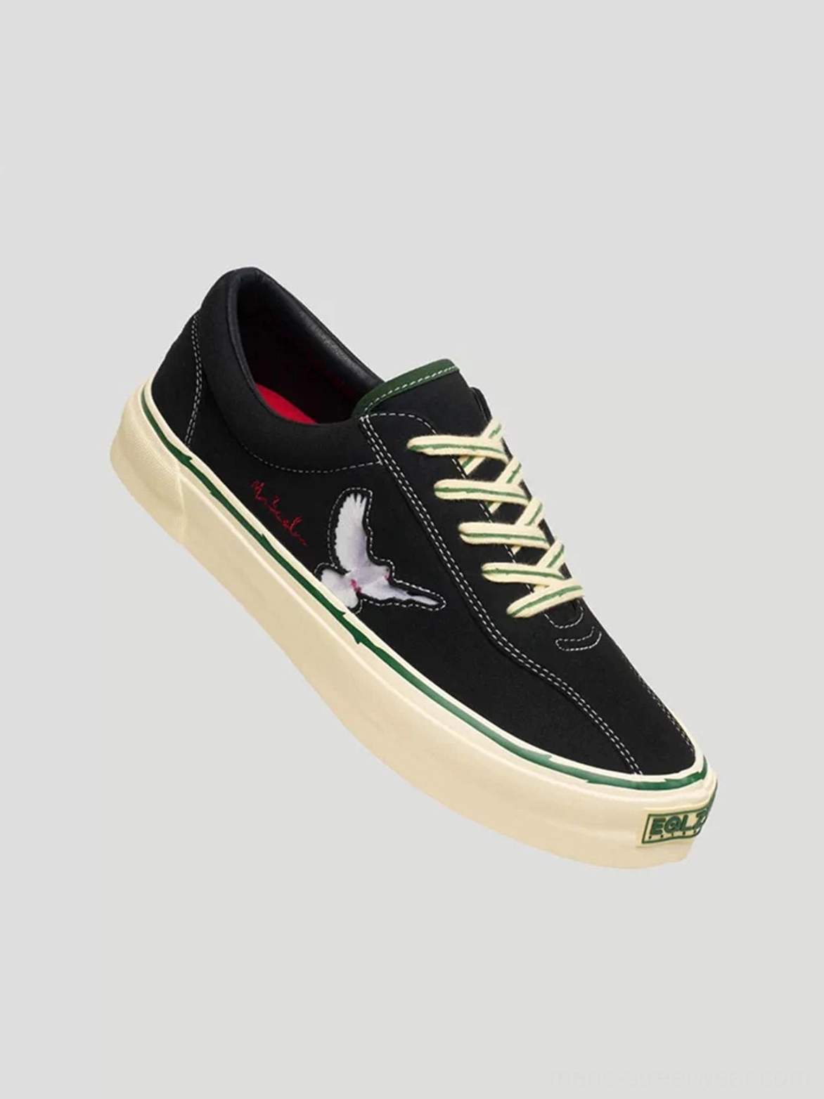 Black low-top embroidered skate shoes for Seoul-inspired streetwear, skatewear, and everyday casual outfits