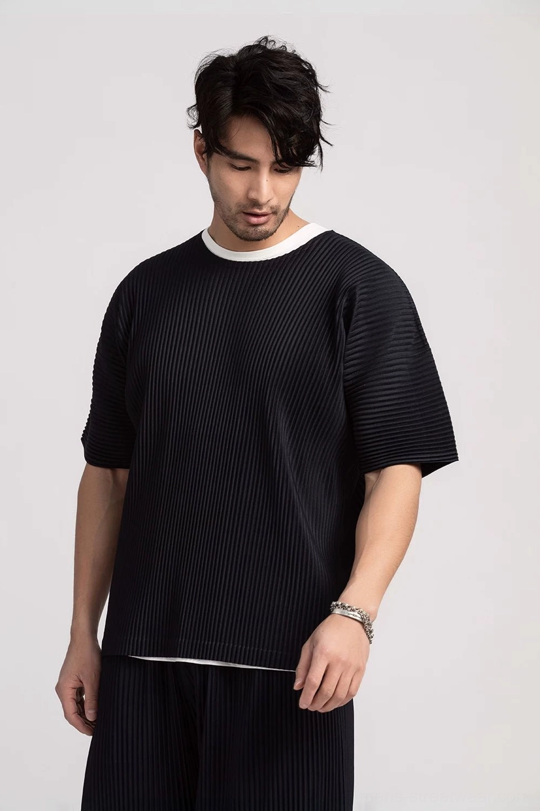 Black men's pleated casual tee with contrast white neckline and matching pleated shorts streetwear outfit