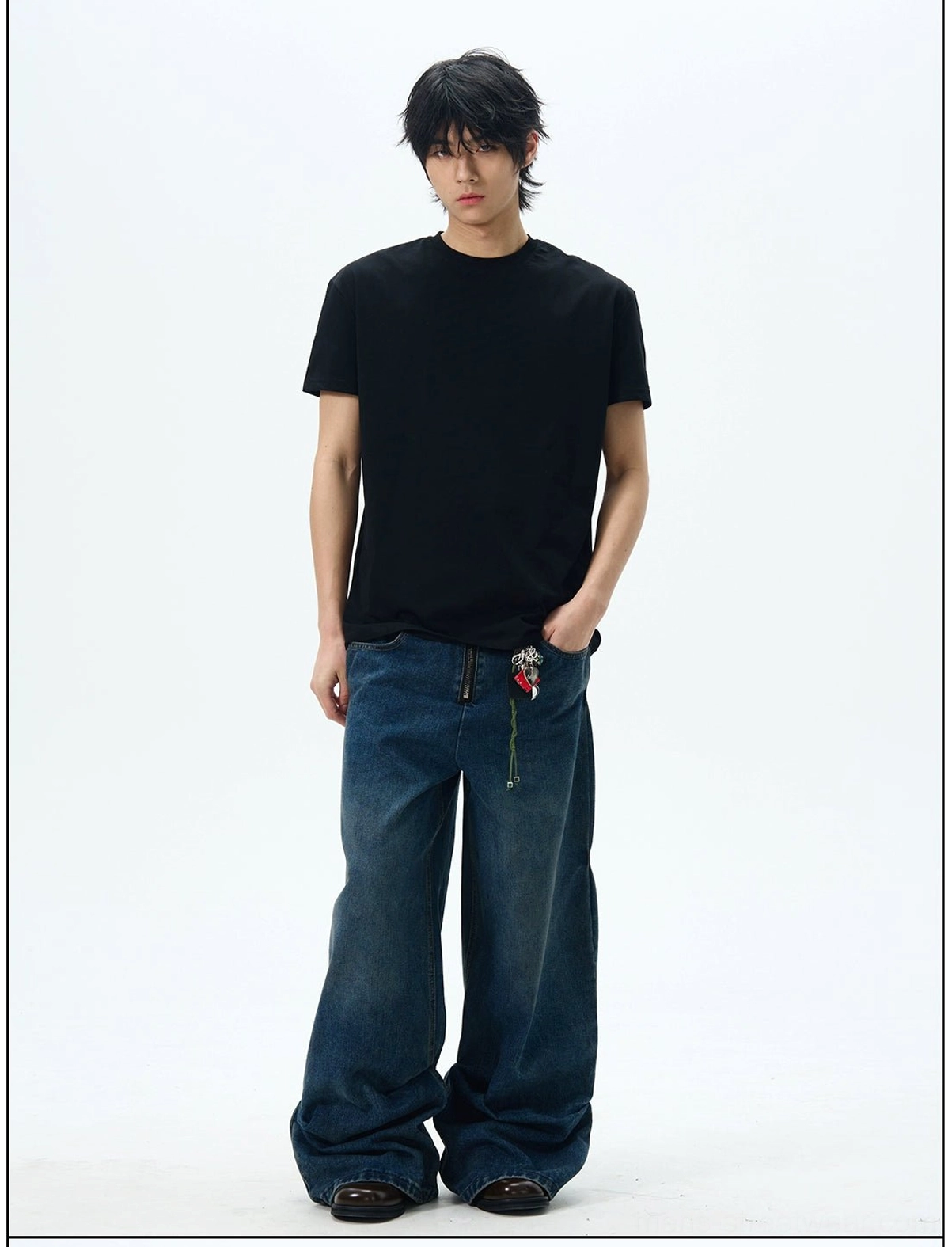 Black minimalist crew neck short sleeve t-shirt styled with casual jeans and a hanging waistband accessory