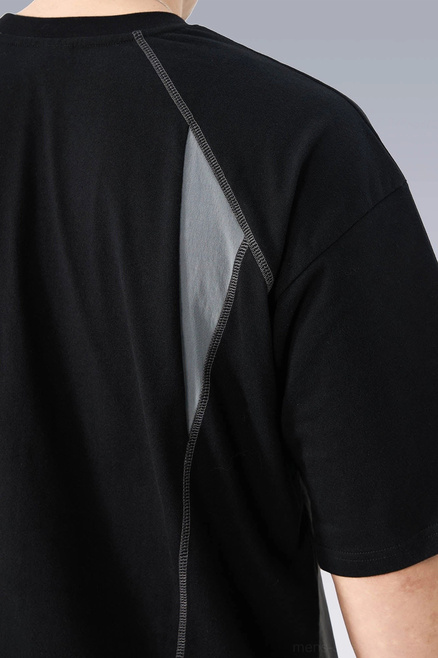 Additional view of the black oversized techwear T-shirt with grey side panels, functional zipper pocket, and contemporary Seoul streetwear aesthetic
