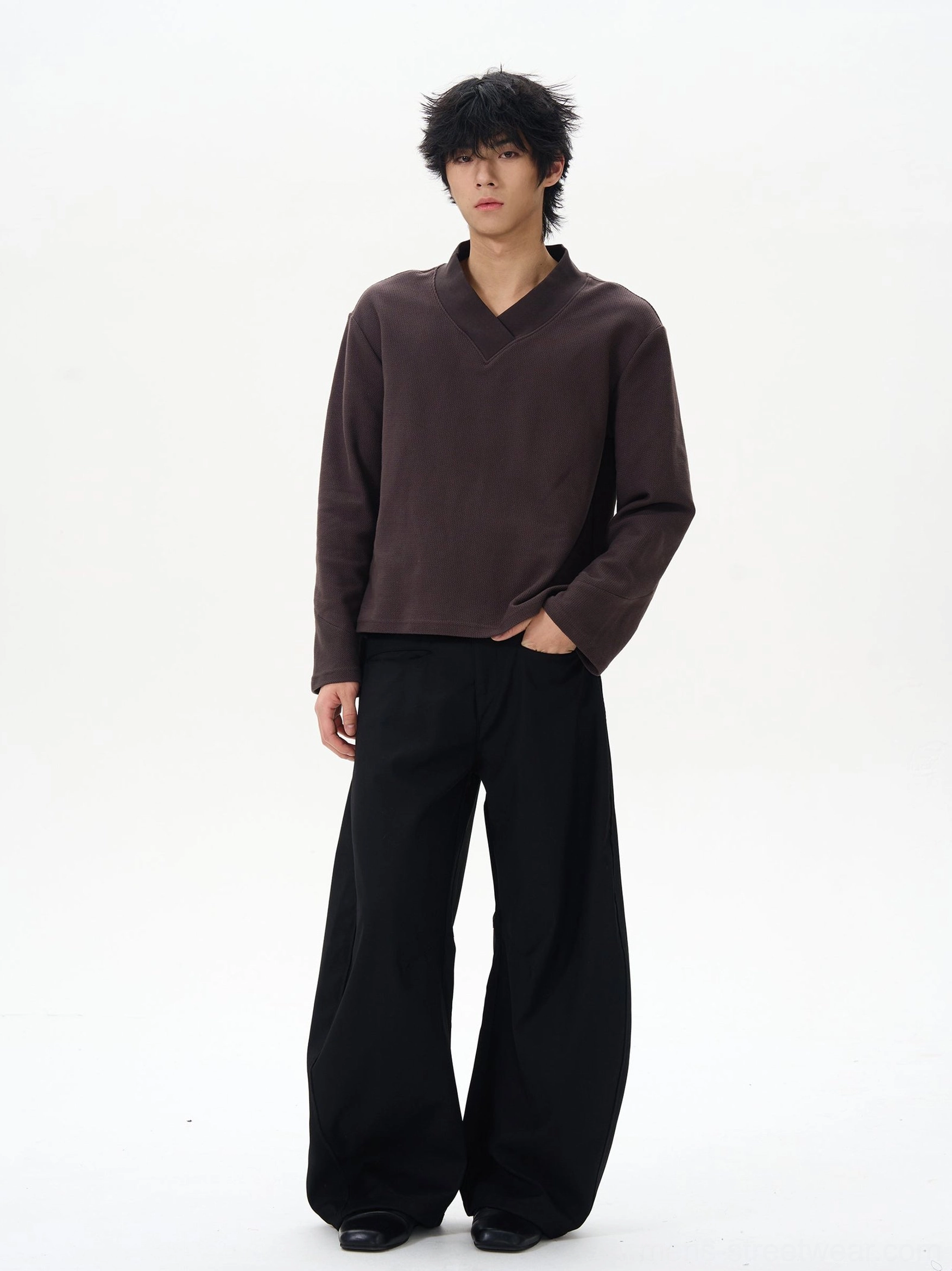 Black oversized wide-leg palazzo trousers worn with a brown V-neck sweater, highlighting the clean waistband and relaxed Korean streetwear fit
