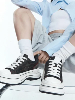 Black and red platform canvas sneakers worn by female models in casual Seoul-inspired streetwear outfits, highlighting the height-boosting layered sole