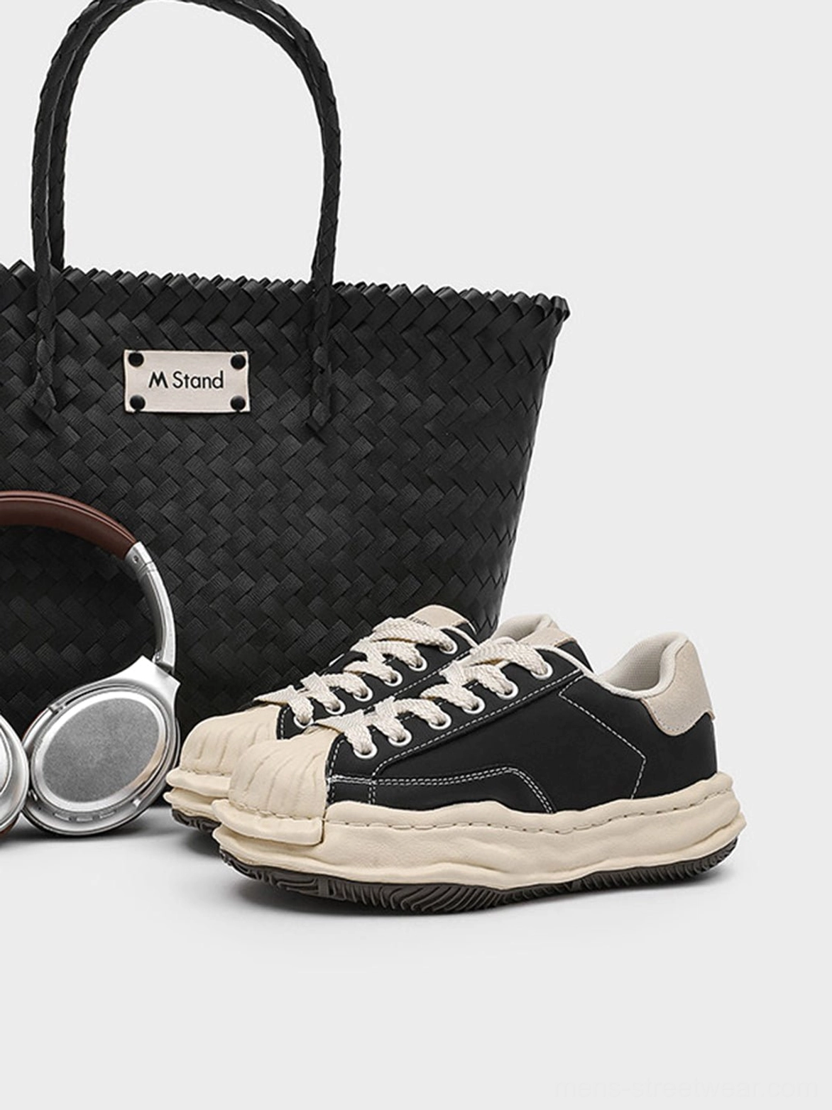 Black shell-toe platform sneakers product detail image for Korean streetwear, casual outfits, and elevated unisex styling