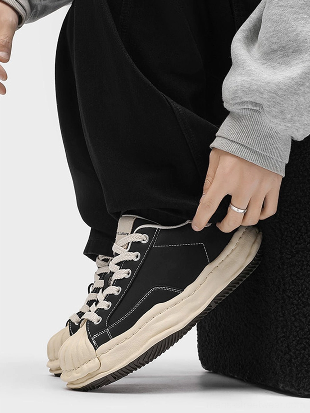 Elevated black shell-toe sneakers with classic laces, contrast toe cap, and platform sole for Seoul-inspired casual fashion