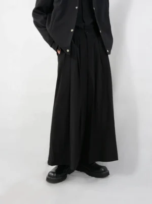 Black super wide-leg pleated palazzo pants styled with a cropped jacket and chunky leather shoes in an avant-garde Seoul streetwear outfit
