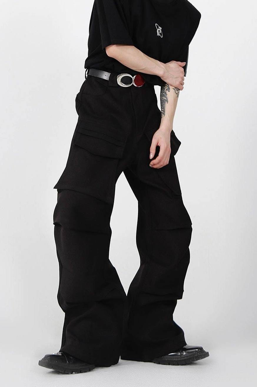 Black wide-leg cargo trousers in a front three-quarter view with natural pleats, utility pockets, relaxed fit, and contemporary Seoul-inspired fashion styling
