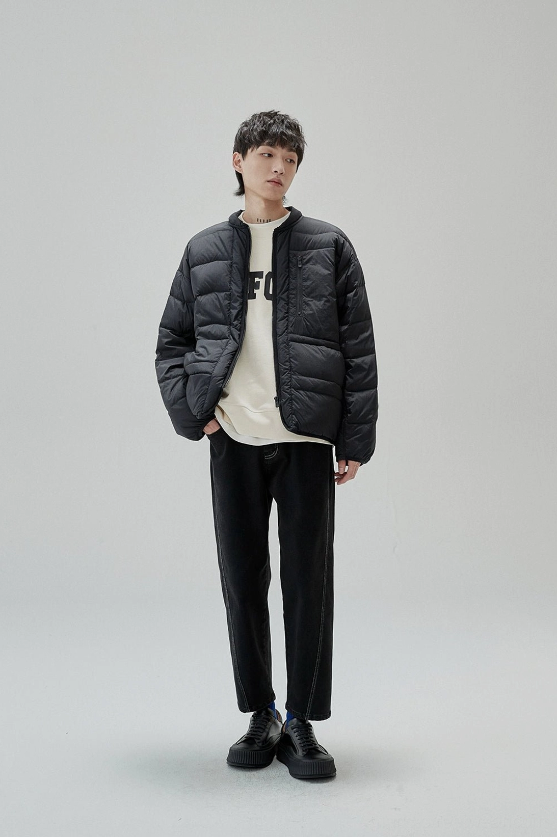 Bold printed crewneck sweatshirt with ribbed trims and comfortable relaxed streetwear proportions