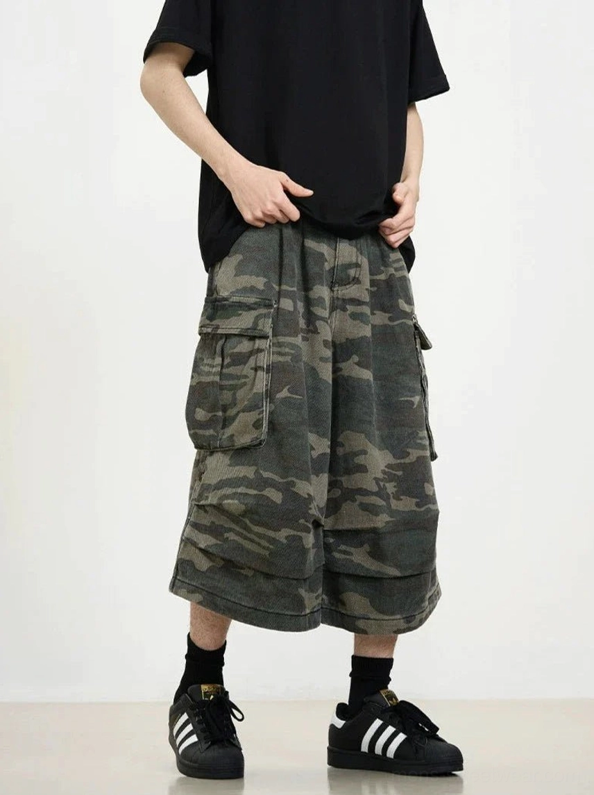 Rear three-quarter view of camouflage cargo wide-leg shorts with back pocket details and relaxed cropped streetwear silhouette