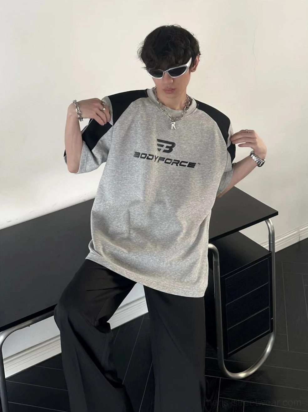 Casual colorblock athletic t-shirt with boxy silhouette for Korean and Seoul streetwear outfits