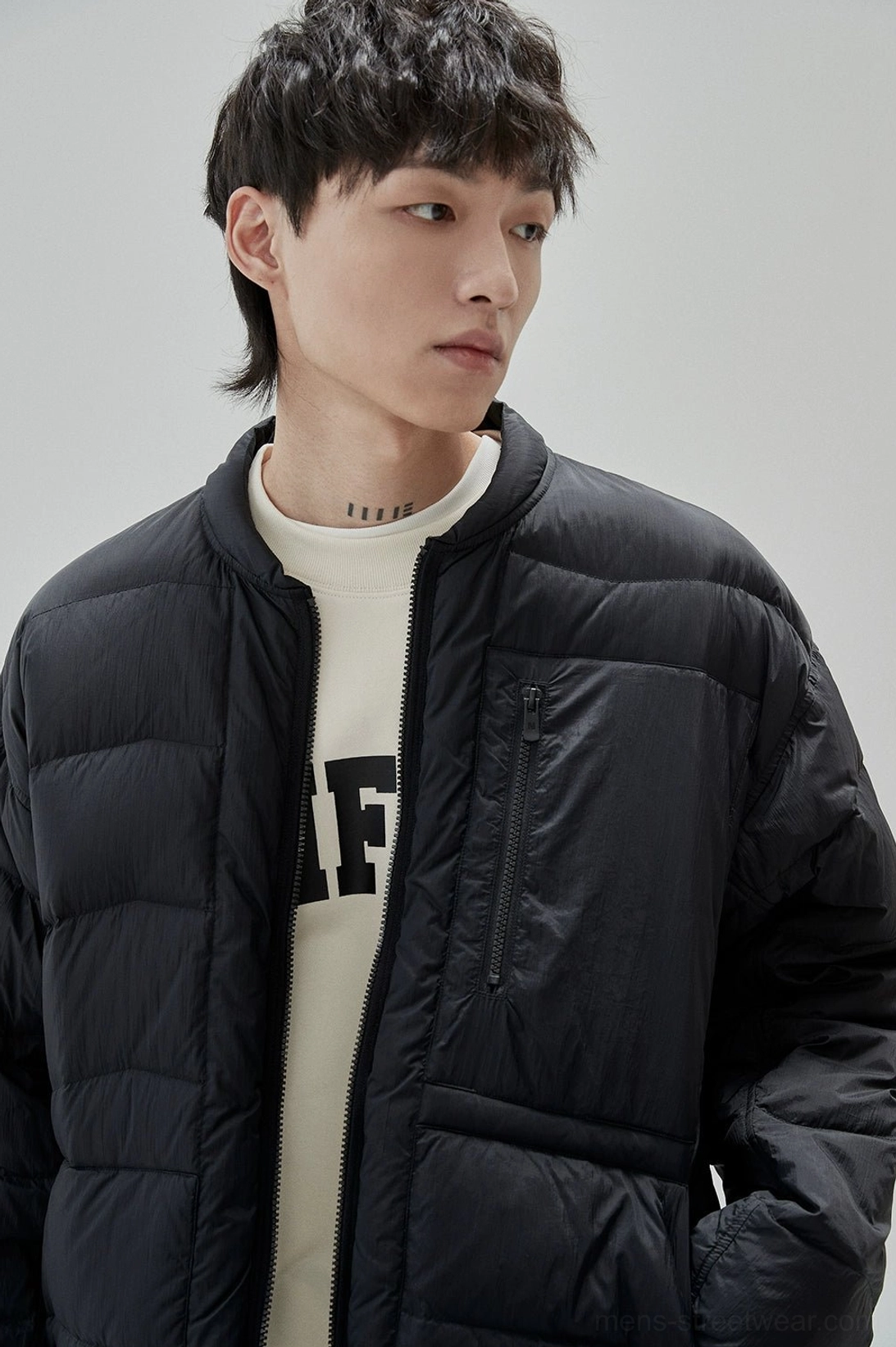 Casual cotton graphic sweatshirt made for layering under jackets and styling with wide trousers