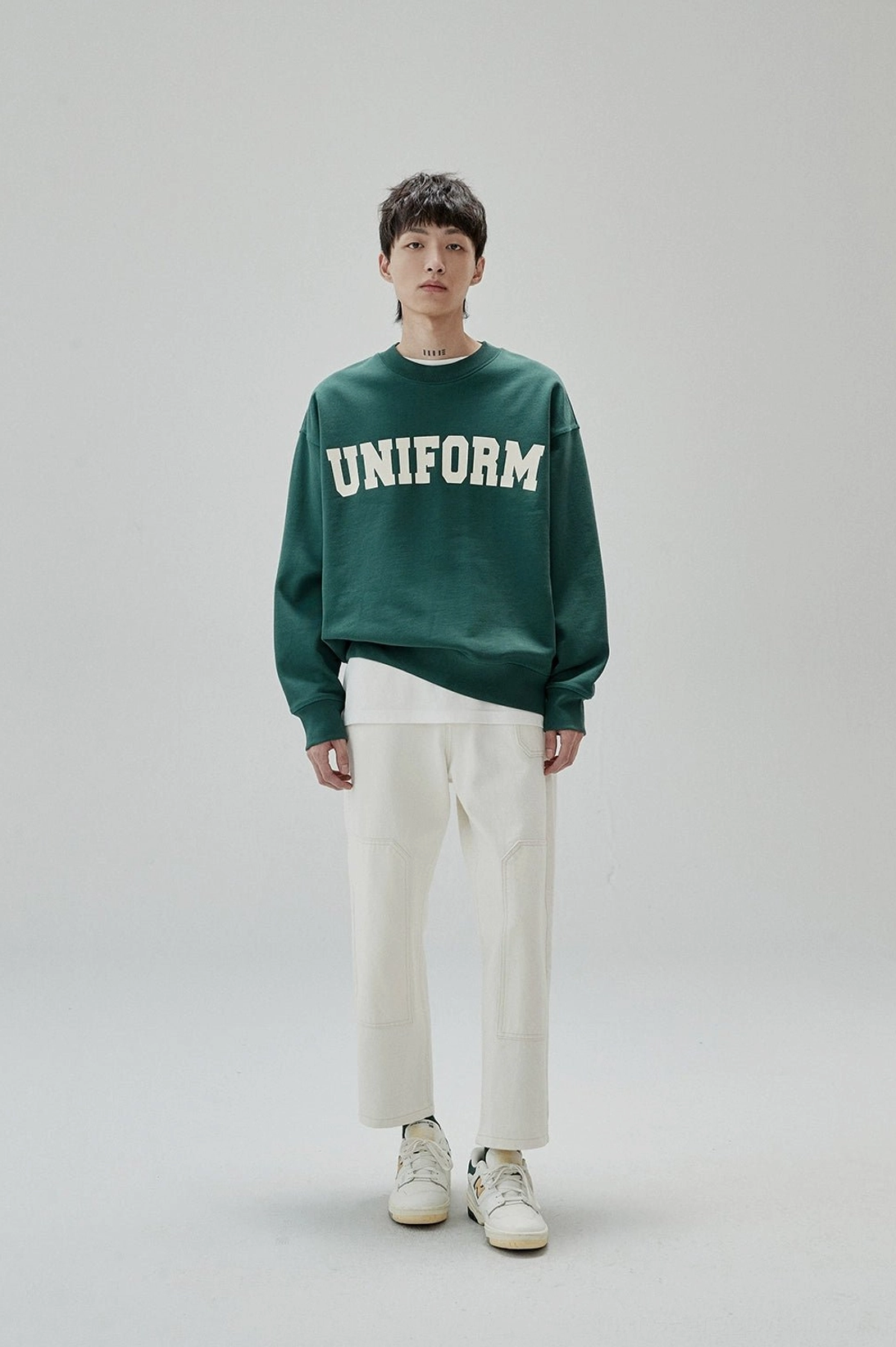 Casual UNIFORM graphic sweatshirt with wide body fit for modern Asian street fashion