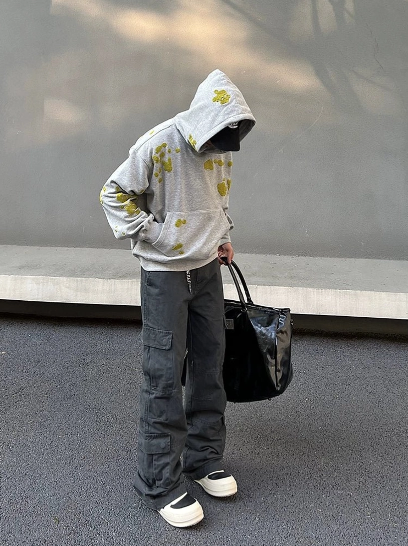 Back view of men's charcoal utility cargo pants showing relaxed stacked hems side cargo pockets and Seoul streetwear styling