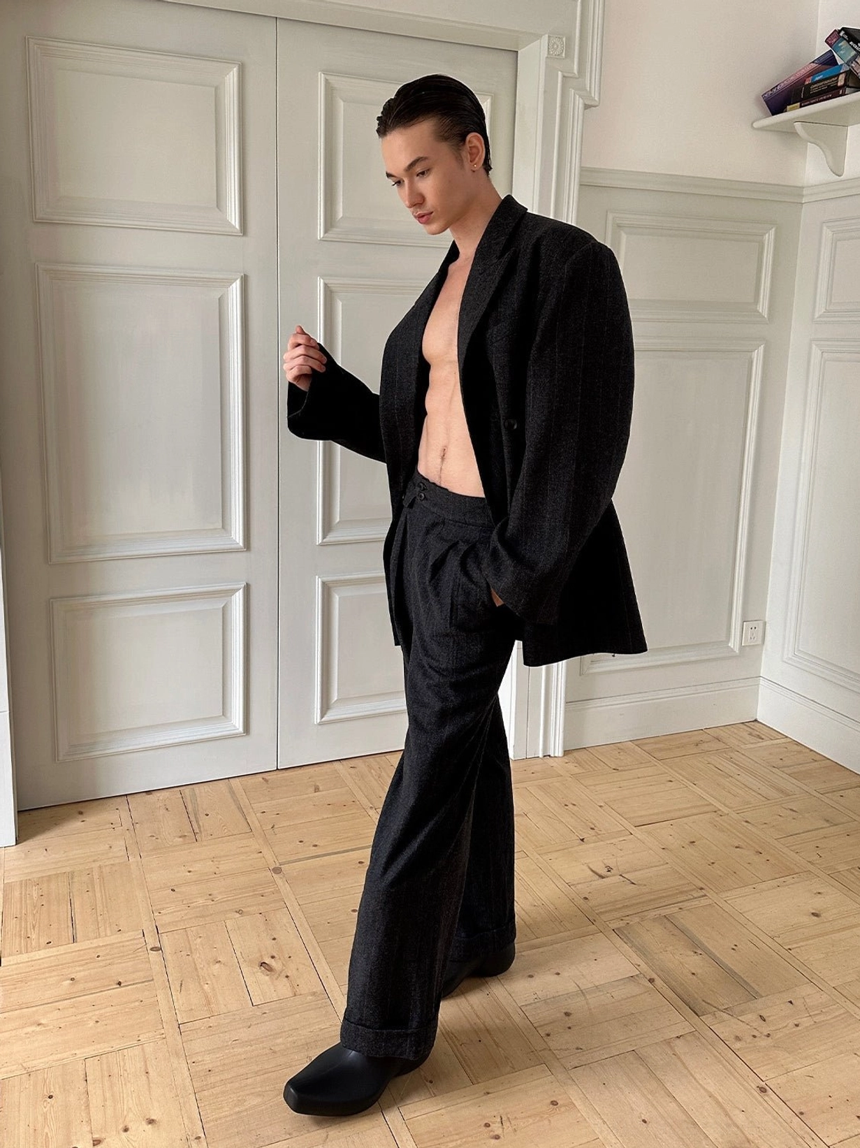Men's charcoal oversized blazer and fluid wide-leg tailored trousers side profile streetwear look