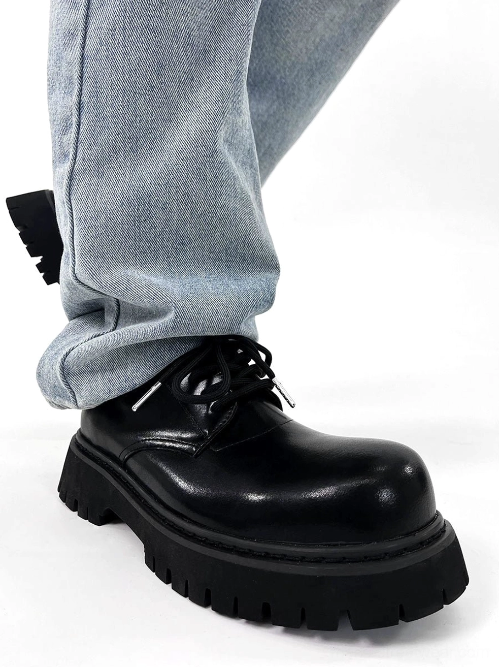 Chunky black platform derby shoe finish and size selection reference for modern streetwear outfits