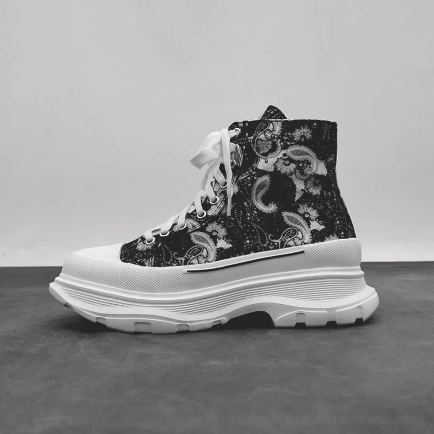 Chunky platform canvas sneakers for Korean streetwear styling with lace-up construction and elevated rubber outsole