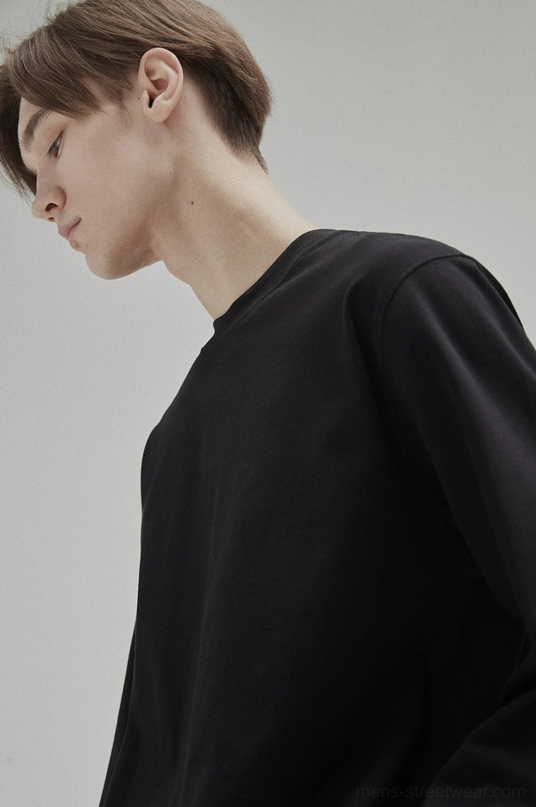 Clean fitted GIZA 45 cotton T-shirt for understated Seoul fashion and contemporary casual dressing