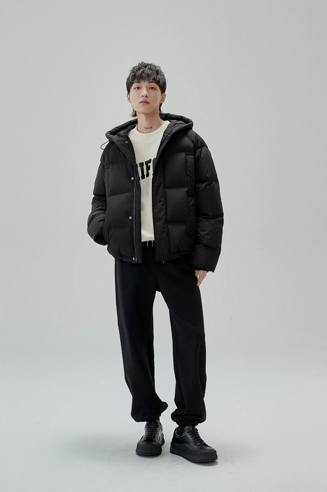 Clean streetwear sweatshirt with dropped shoulder fit, ribbed edges, and bold retro lettering