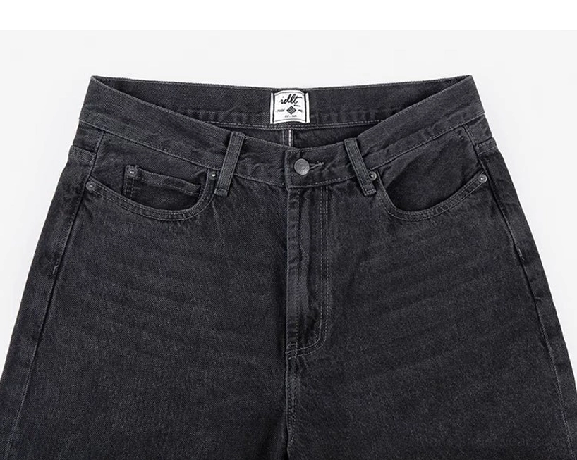 Front waist detail of Korean streetwear wide-leg denim jeans with button fly, front slip pockets, and structured waistband