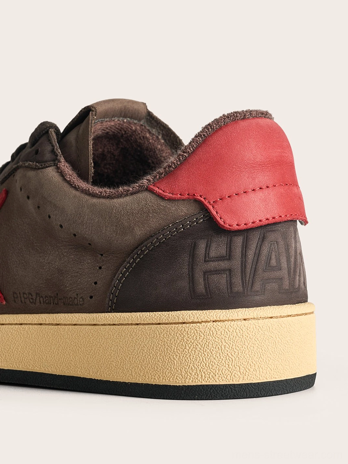 Coffee gray retro low-top sneakers with textured leather and textile panels, contrast heel design, and relaxed Seoul fashion aesthetic
