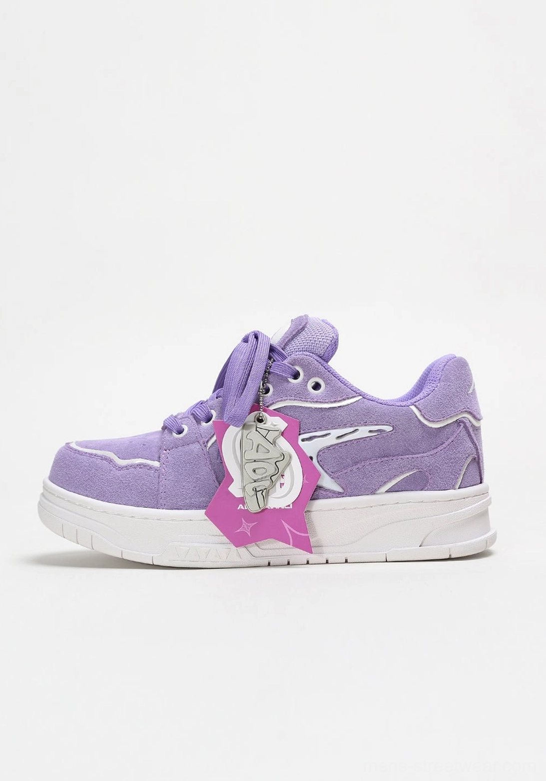 Modern low-top skate sneakers for color-blocked outfits, casual city wear, campus looks, and creative streetwear styling
