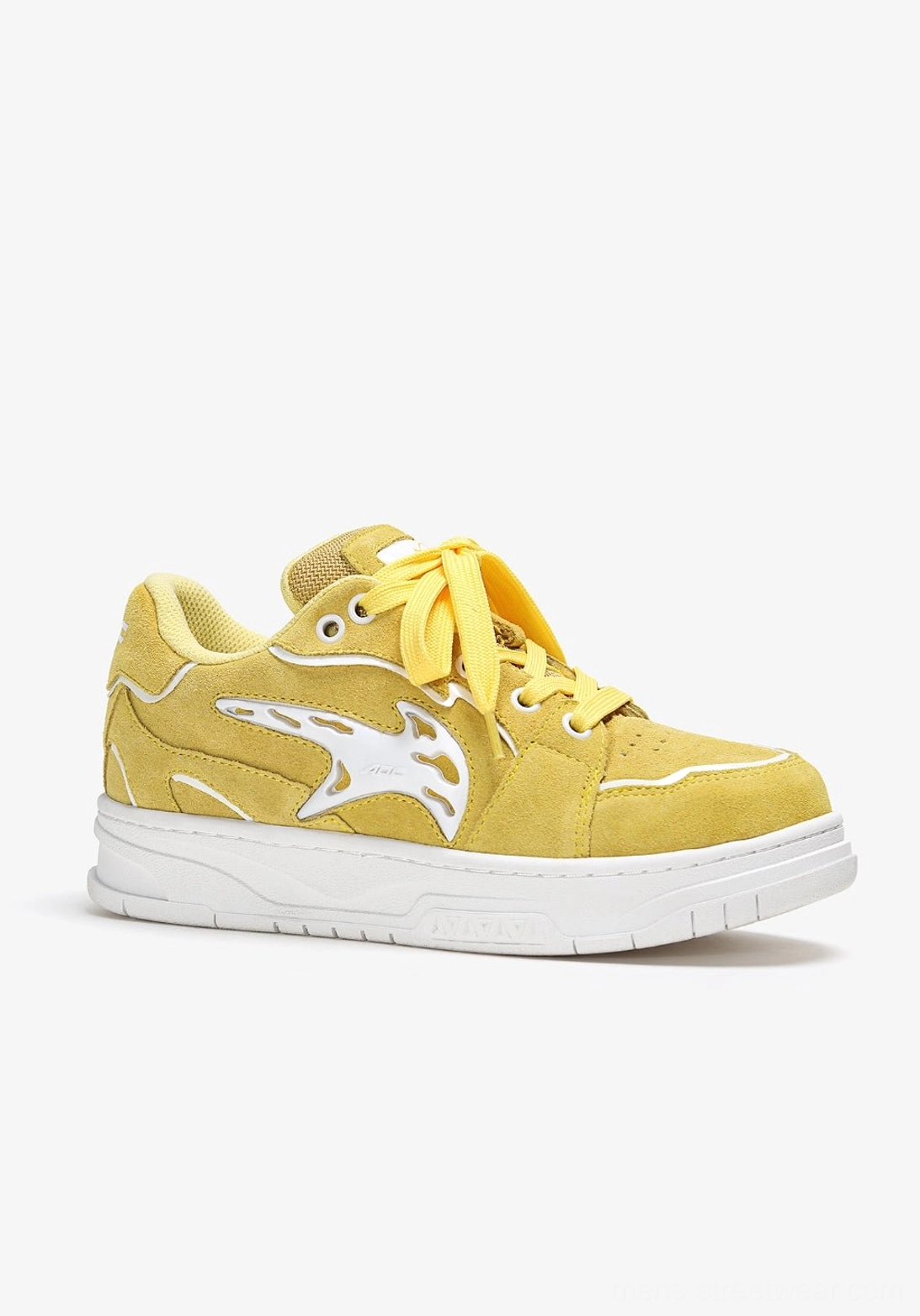 Low-top skate sneakers for Korean streetwear outfits with saturated color, structured upper panels, and bold white contrast accents