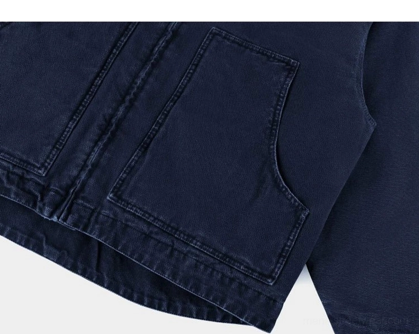 Comfortable cotton canvas outerwear jacket with quilted inner lining and functional streetwear construction