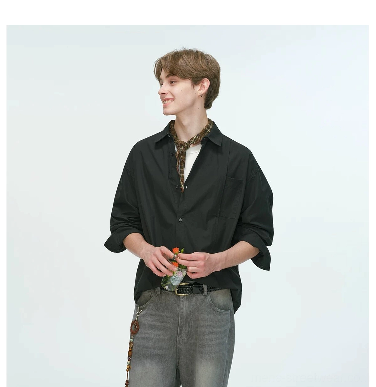 Breathable 100 percent cotton relaxed poplin shirt for minimalist streetwear and smart casual styling