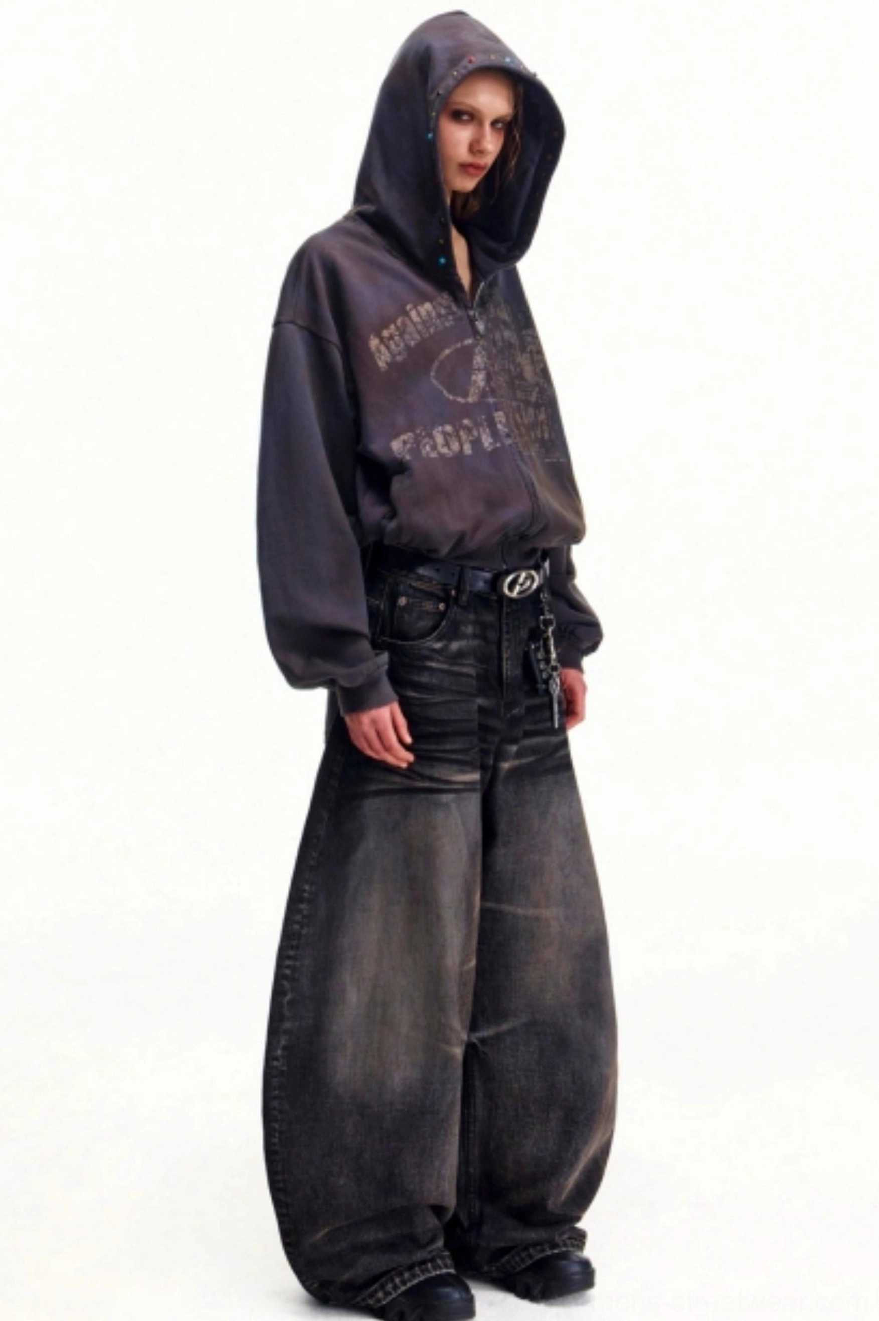 Dark brown black vintage washed baggy wide leg jeans side profile in oversized streetwear outfit