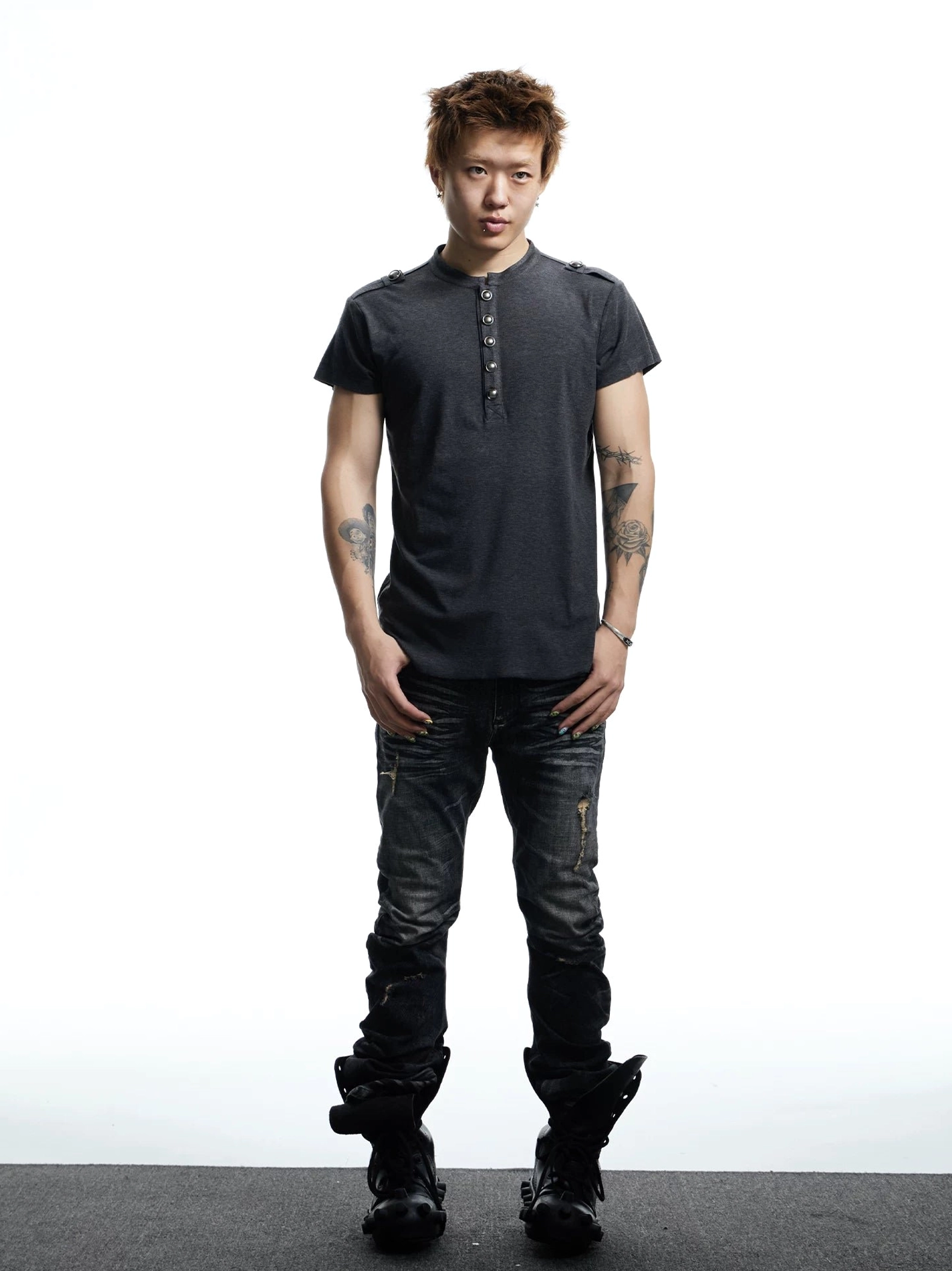 Full front view of a men's dark gray slim-fit Henley T-shirt styled with distressed jeans and black boots for Korean streetwear fashion