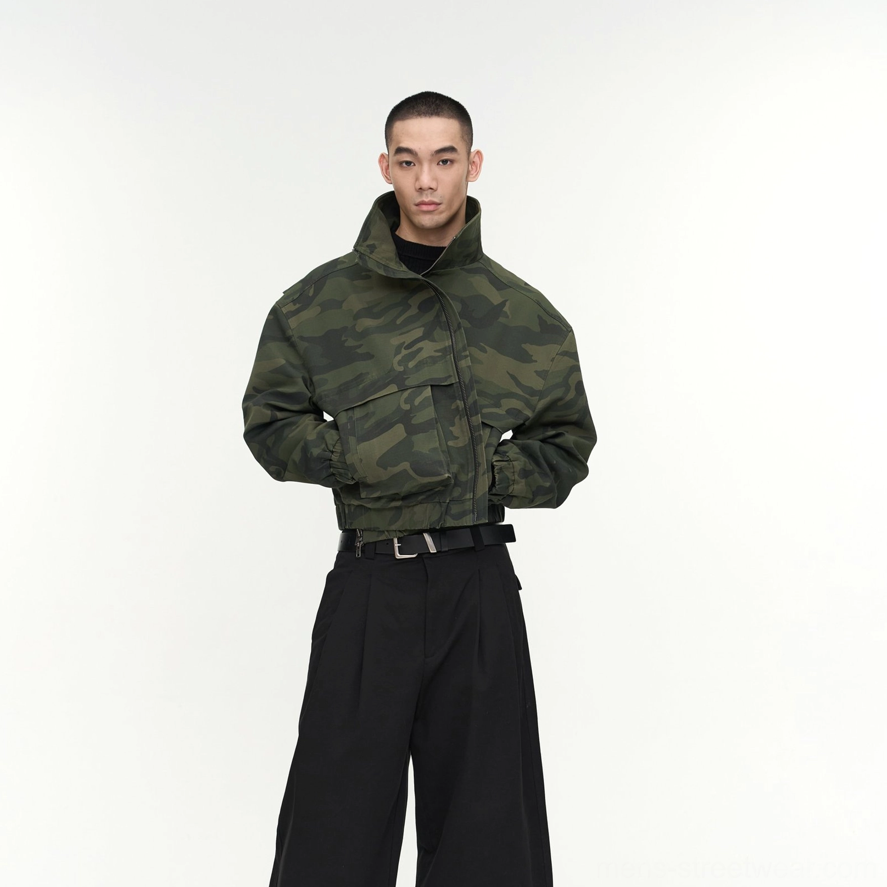 Men's dark green camouflage padded stand-collar cropped utility jacket with flap pockets styled for techwear streetwear