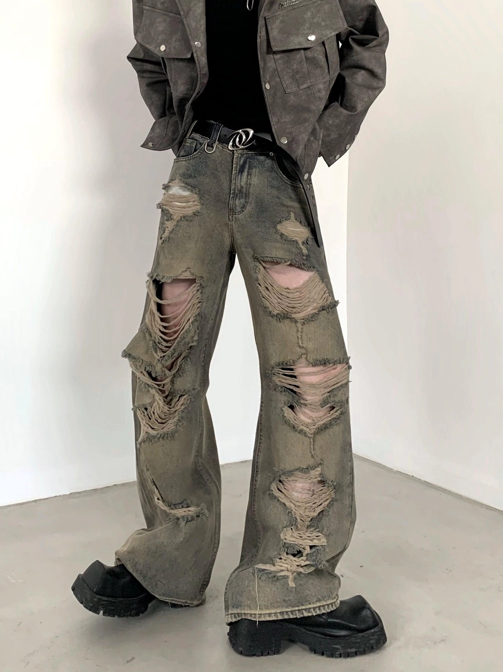 Heavily distressed wide-leg denim cargo pants paired with cropped denim jacket and platform shoes in Korean streetwear styling