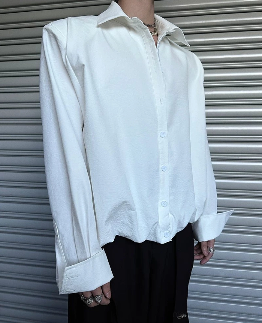 Oversized long-sleeve cuff shirt with wide pointed collar and smooth satin-feel fabric