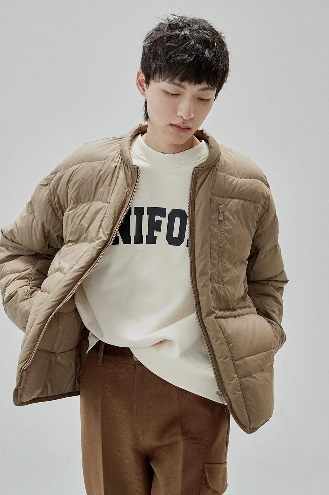 Durable cotton crewneck sweatshirt with strong UNIFORM rubber print and casual streetwear shape