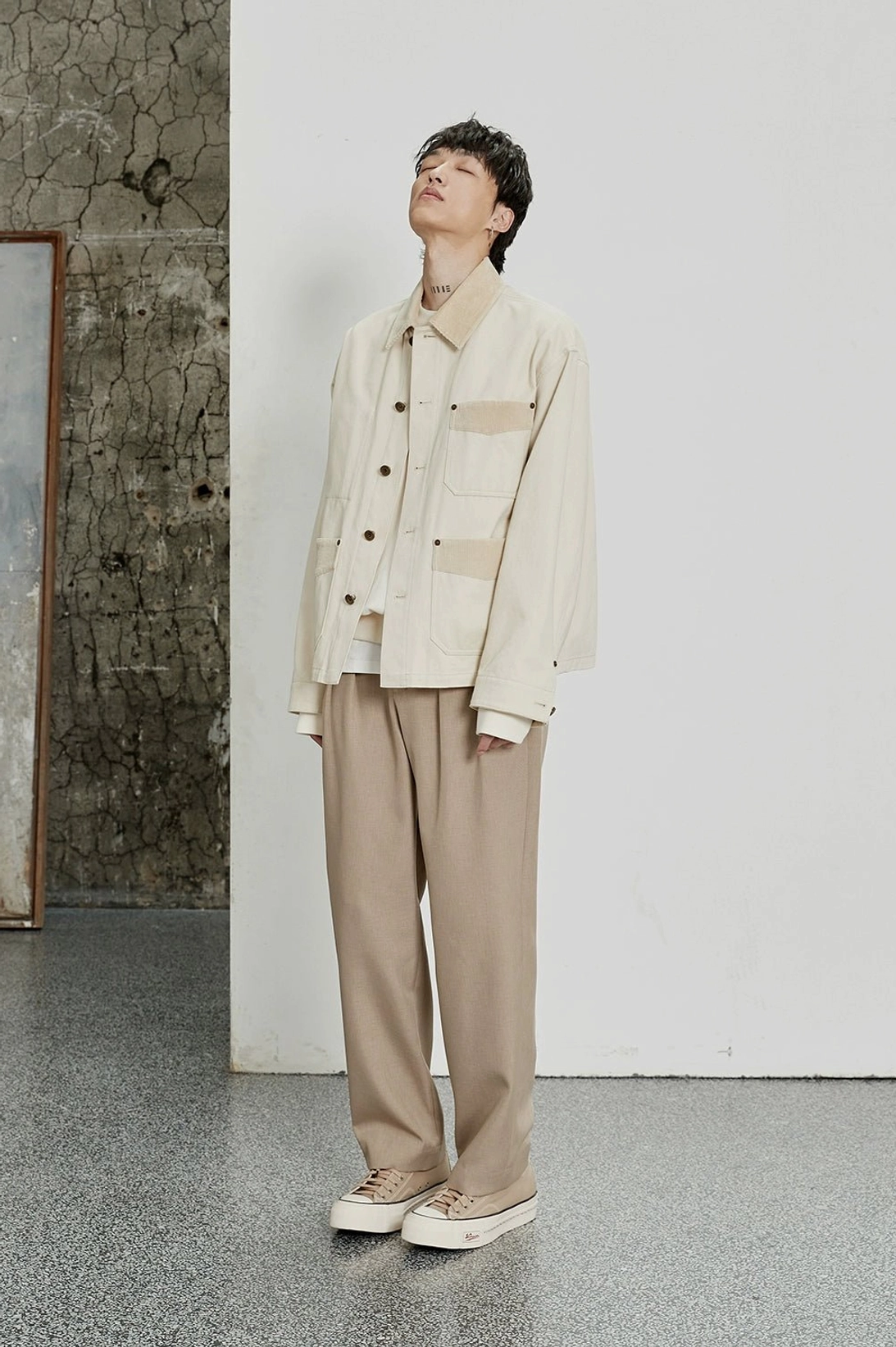 East Asian streetwear double-pleated dress pants product detail and tailored wide-leg design