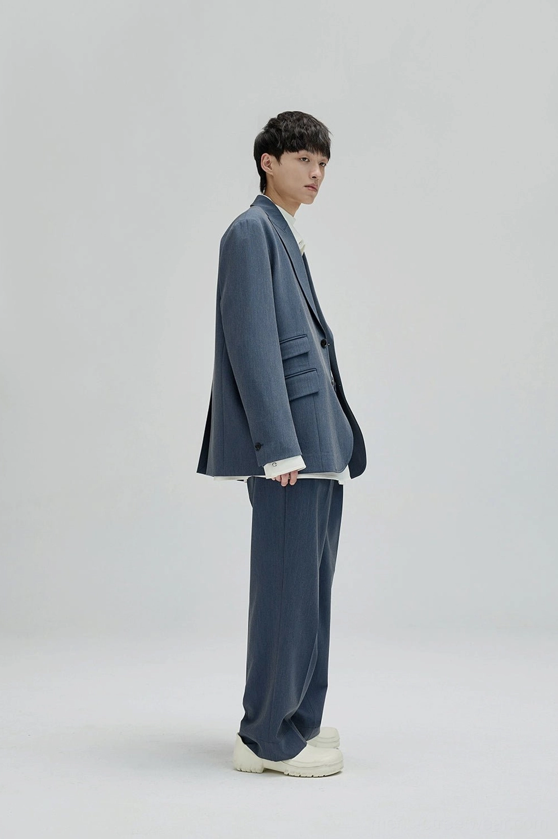 Minimal wide leg suit pants with structured details for Acubi fashion and Korean streetwear wardrobes