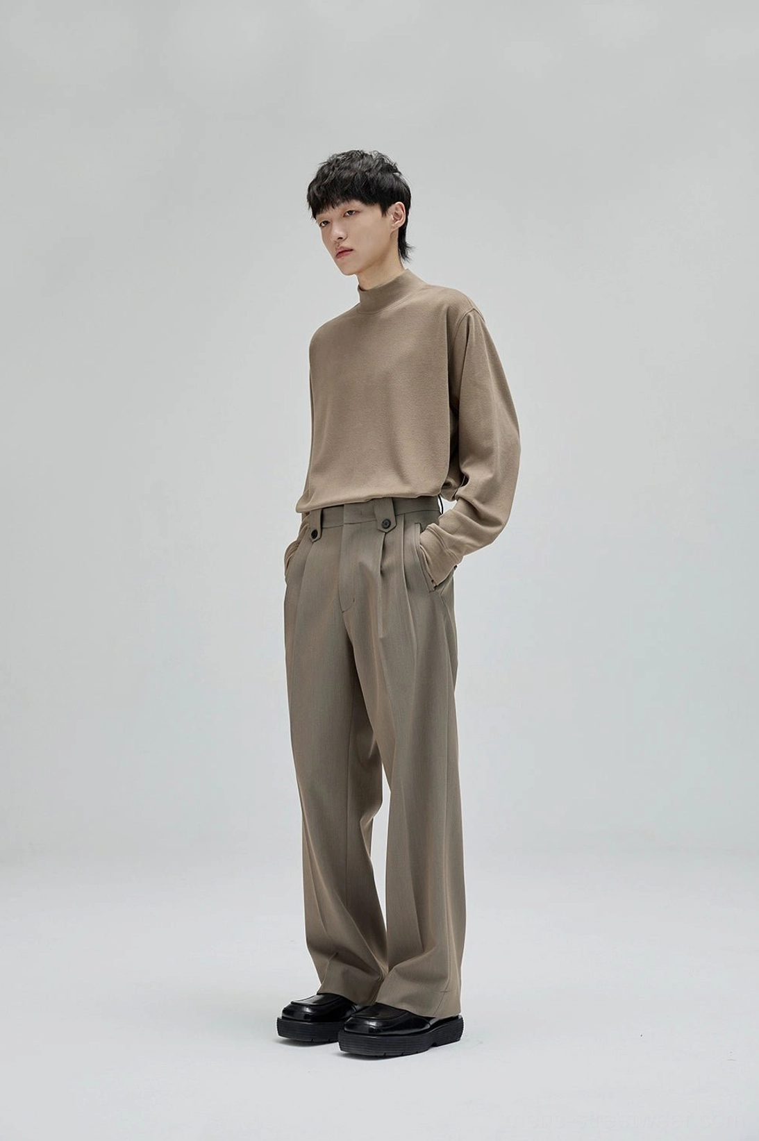 Tailored wide leg trousers with generous leg opening for Acubi style and modern Asian fashion outfits