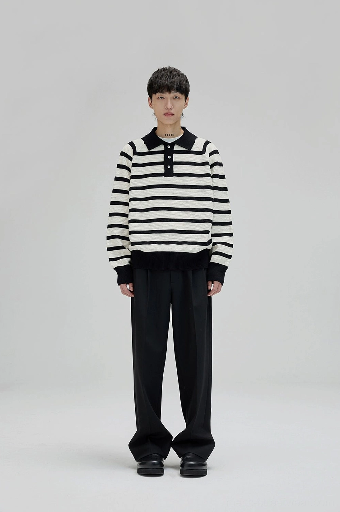 Wide leg suit pants in relaxed tailored streetwear silhouette with pleated front and smooth suiting fabric