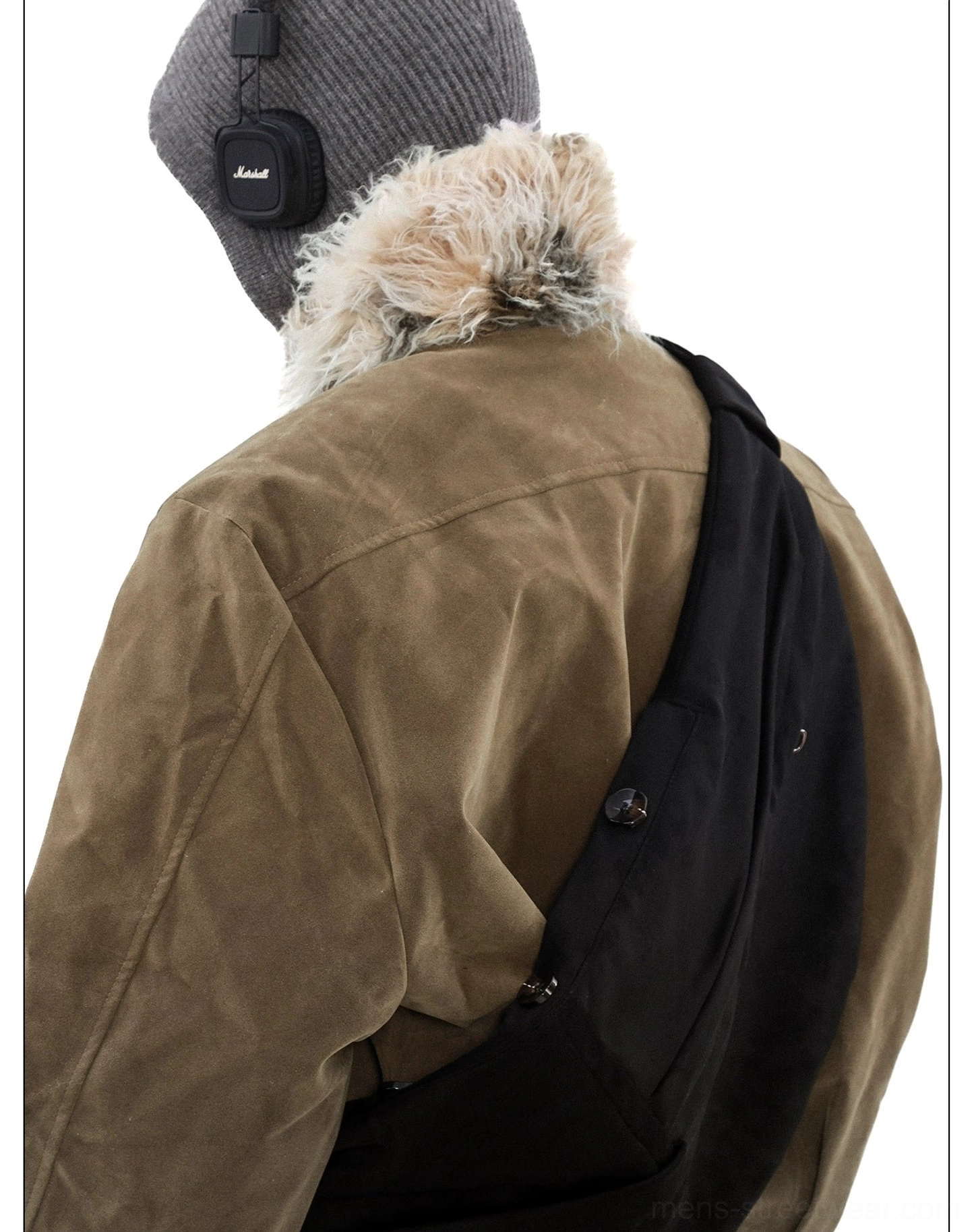 Faux fur collar suede bomber jacket relaxed boxy silhouette for Korean winter streetwear outfits