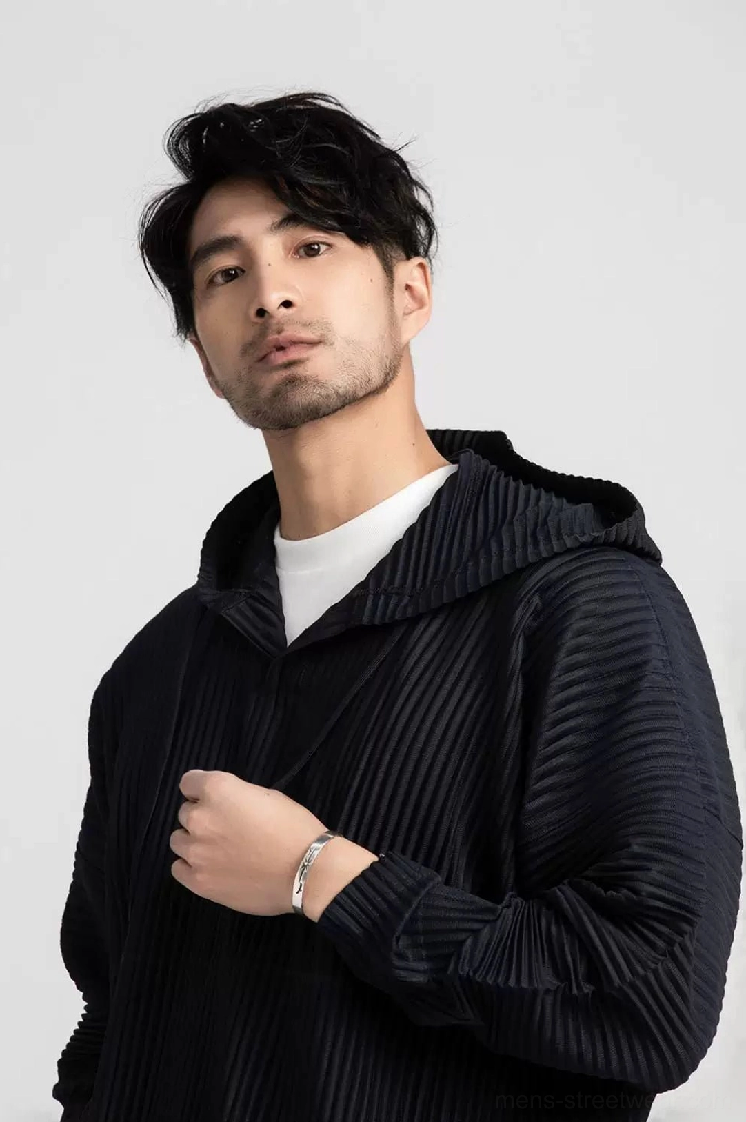 Glacier Wave pleated hoodie set product image featuring relaxed Korean streetwear proportions, textured fabric, and minimalist styling