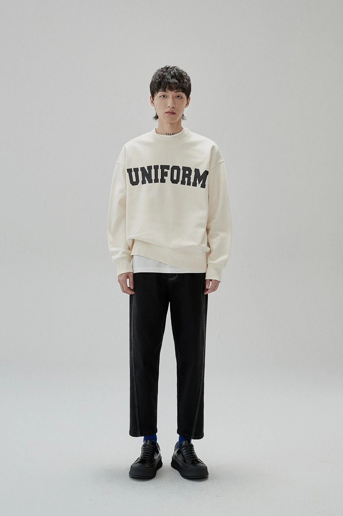 Graphic crewneck sweatshirt with clean ribbed finishing and soft everyday cotton comfort