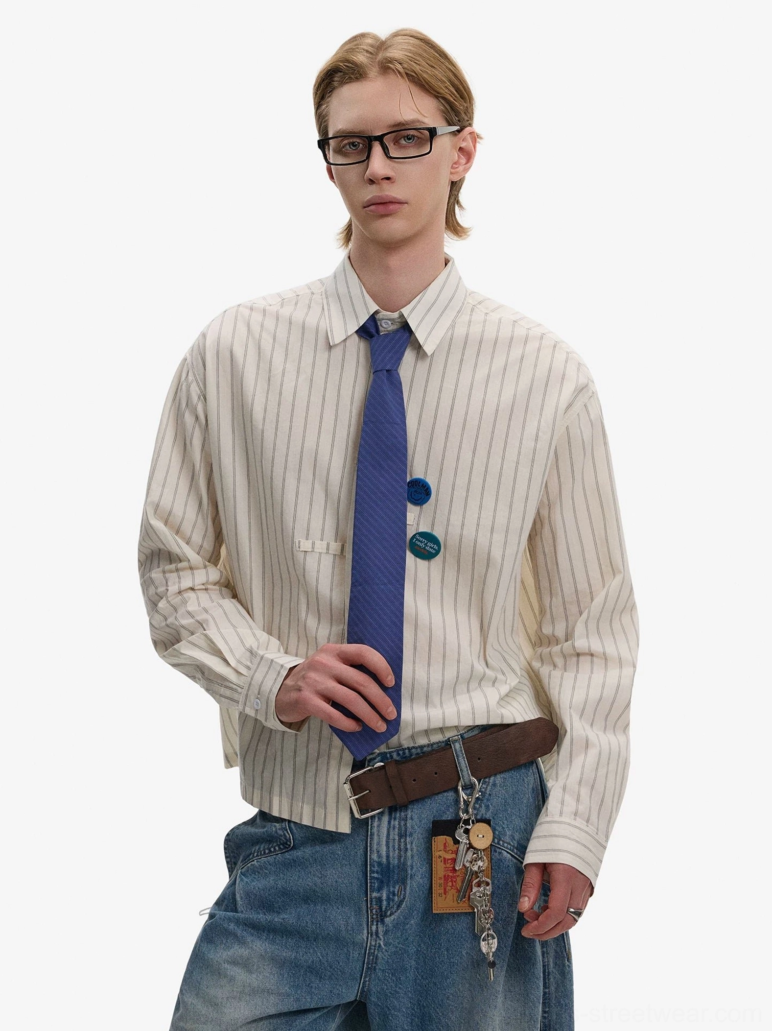 Mens ivory grey pinstripe Oxford shirt with blue necktie and blue chest brooches worn in a relaxed Korean officecore outfit