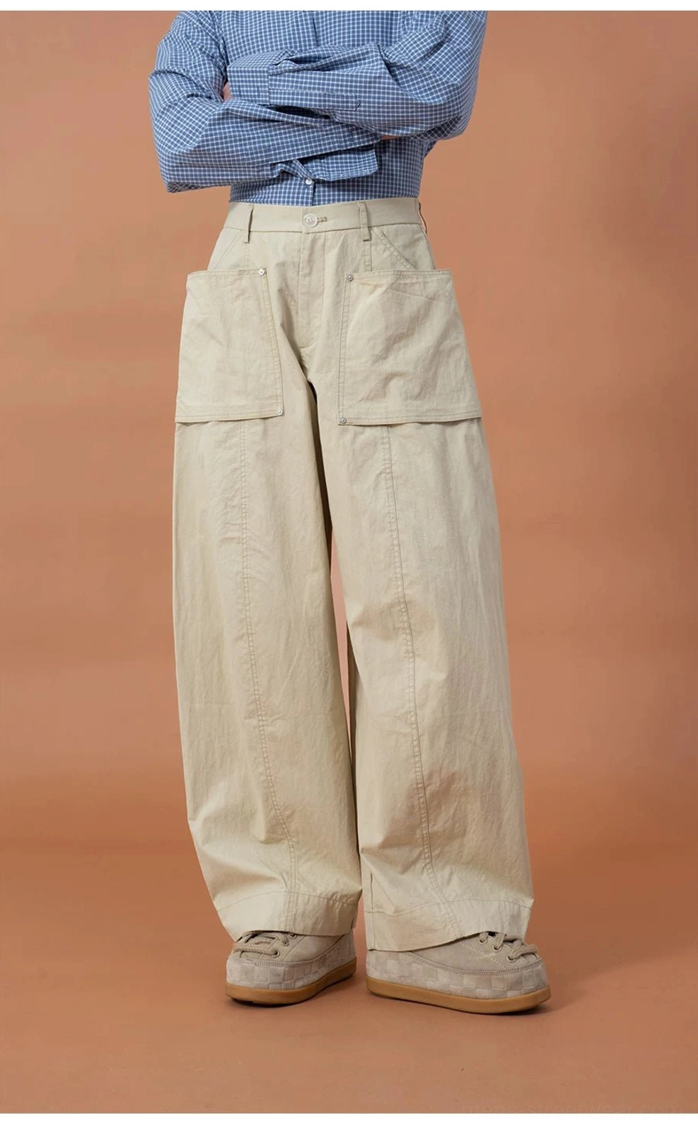 Khaki wide-leg cargo pod pants with front flap pockets, belt loops, relaxed proportions, and contemporary Korean fashion styling