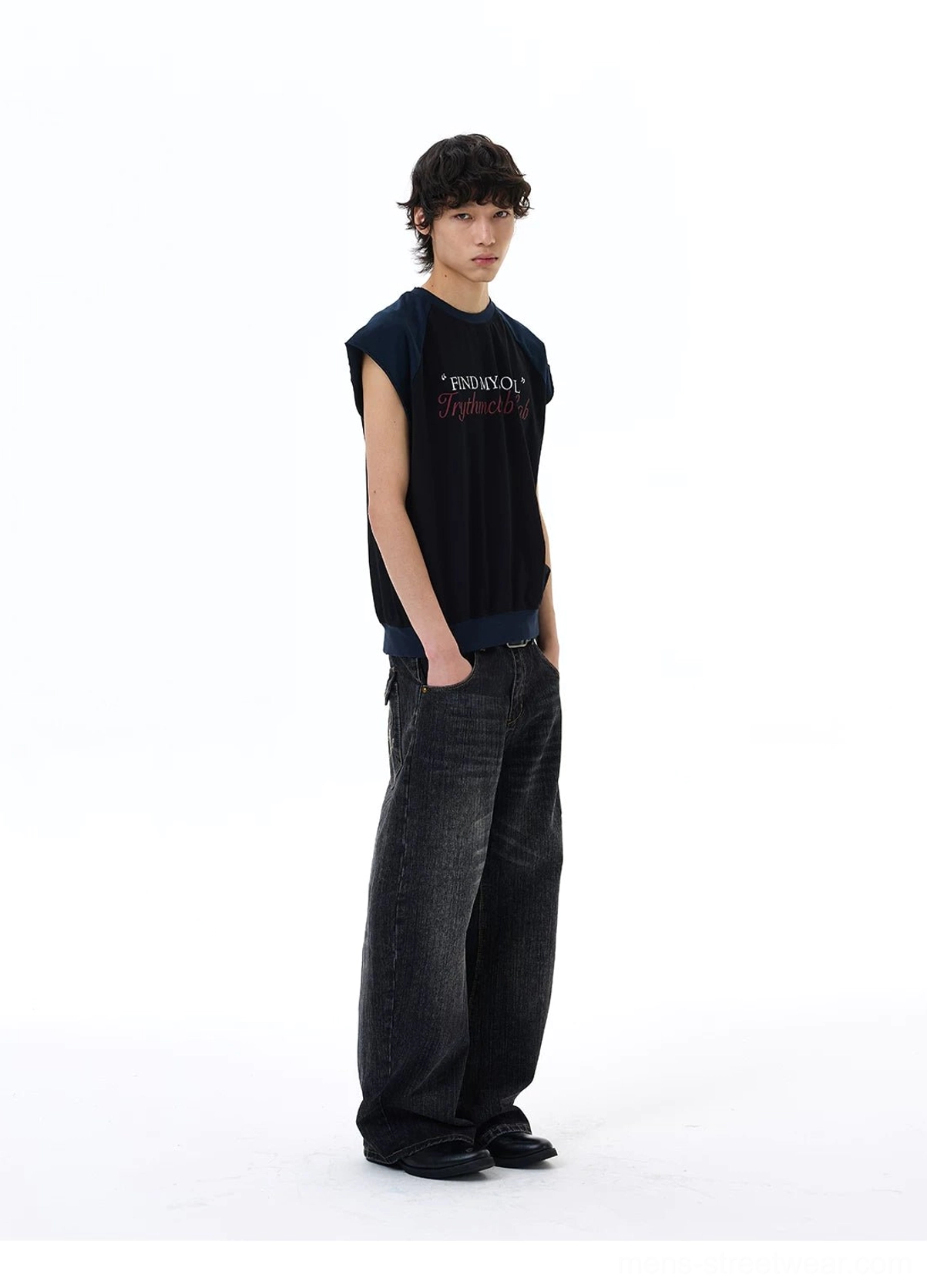 Back view of light gray raglan cap-sleeve Korean streetwear tee with contrast black sleeves and ribbed hem